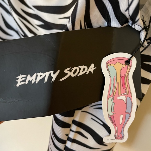 Empty Soda zebra cropped cami tank with lace trim size large - Picture 2 of 2